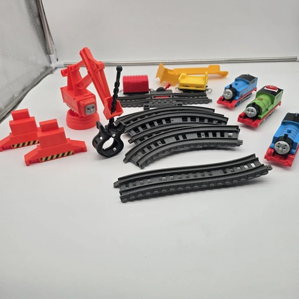 Thomas and Friends Lot Of 17 Pieces- Trackmaster Trains‎ & Track Various Items
